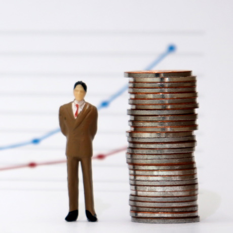 С 1 октября зарплаты федеральных бюджетников возрастут на 7,6%